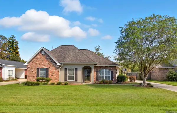 14504 Lake Crossing Dr, Gonzales, LA 70737