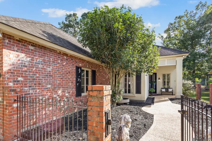 6126 Beechgrove Ln, Saint Francisville, LA 70775 - Image #2