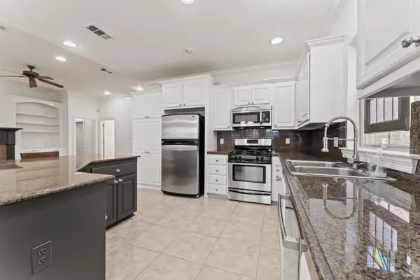 17168 Grove Dr, Prairieville, LA 70769