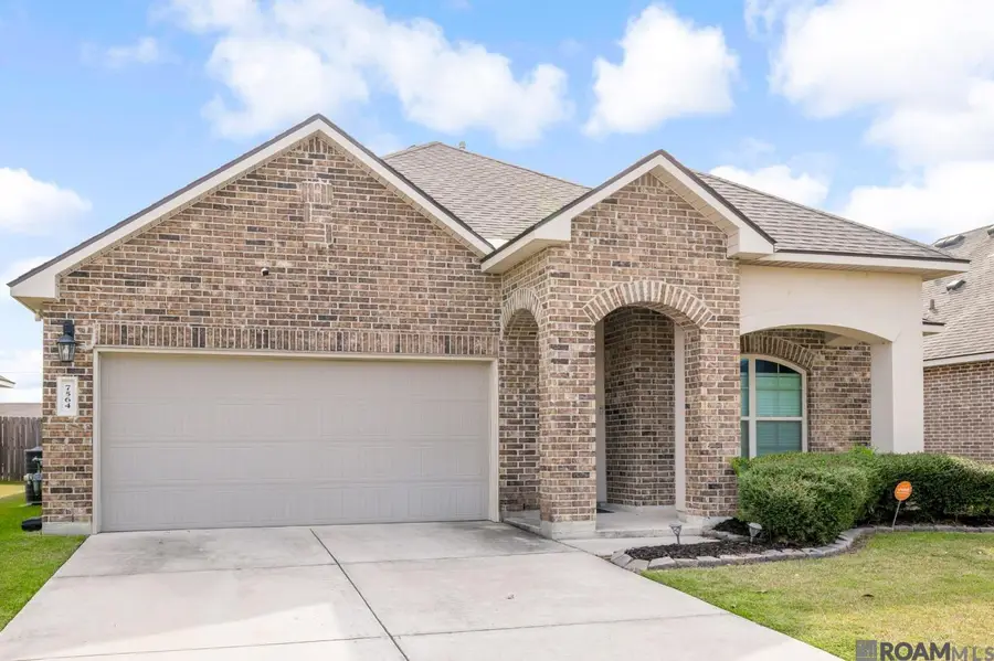 7564 Cherrybark Oak Dr, Gonzales, LA 70737 - Image #2