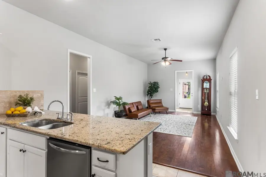 32445 Curtis Cove Ln, Denham Springs, LA 70706 - #3