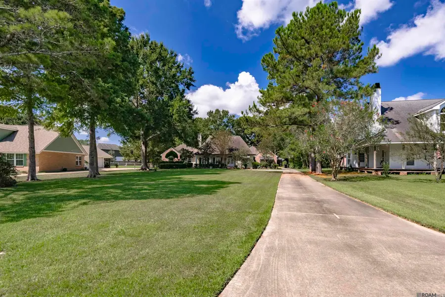 1227 Westchester Dr, Village Saint George, LA 70810 - Image #2