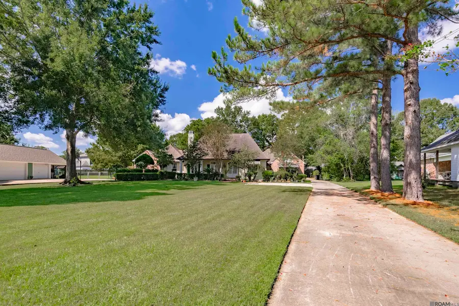 1227 Westchester Dr, Village Saint George, LA 70810 - Image #3