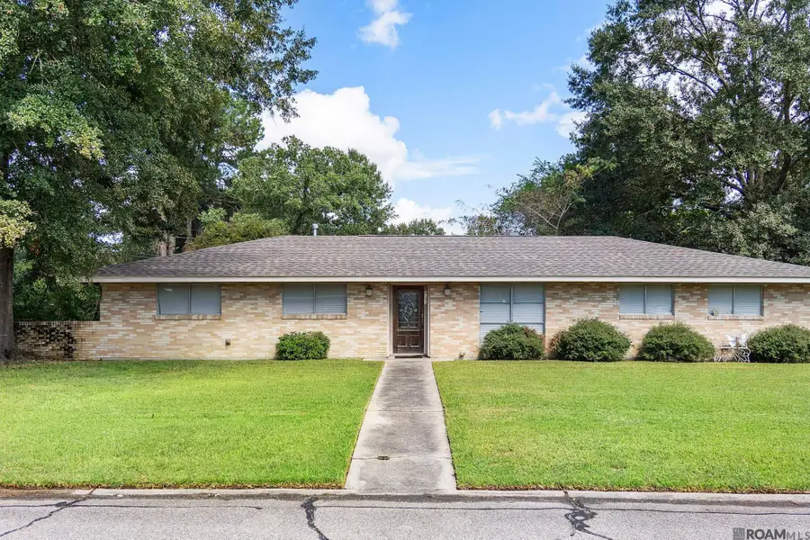 9587 Chanadia Dr, Baton Rouge, LA 70810 - Image #2