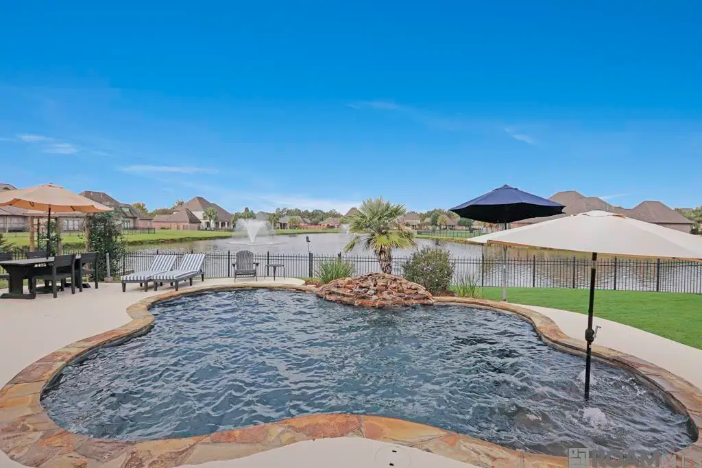 15053 E Lakefront Dr, Gonzales, LA 70737 - Image #1