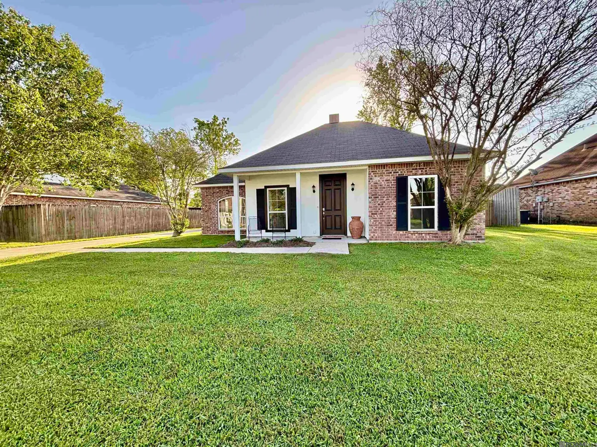 32528 Cedar Ct, Denham Springs, LA 70706 - Image #1