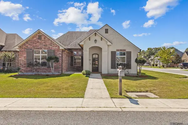 100 Flora Springs Dr, Youngsville, LA 70592