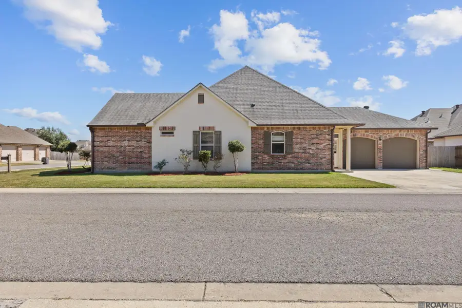 100 Flora Springs Dr, Youngsville, LA 70592 - Image #3