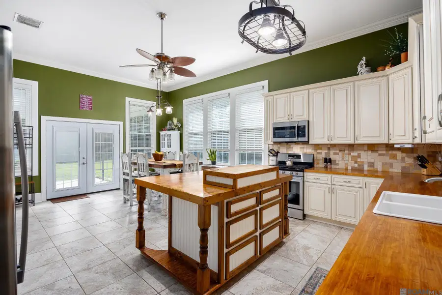 44311 Mi Mis Ln, Saint Amant, LA 70774 - Image #3