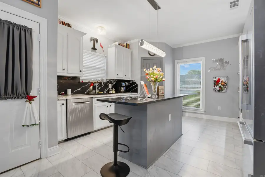 36450 Dialtha Dr, Denham Springs, LA 70706 - Image #2