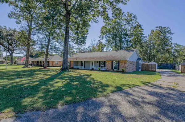 5707 Landmor Dr, Greenwell Springs, LA 70739