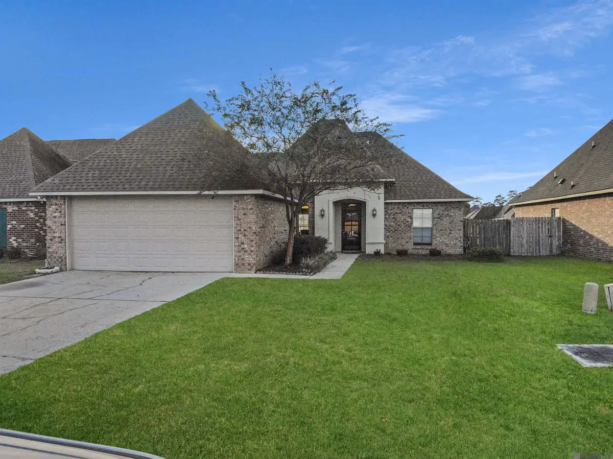 33853 Nicole Dr, Denham Springs, LA 70706 - Image #1
