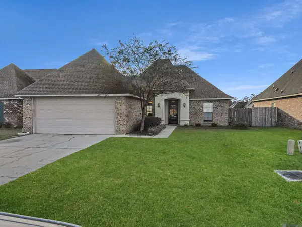 33853 Nicole Dr, Denham Springs, LA 70706