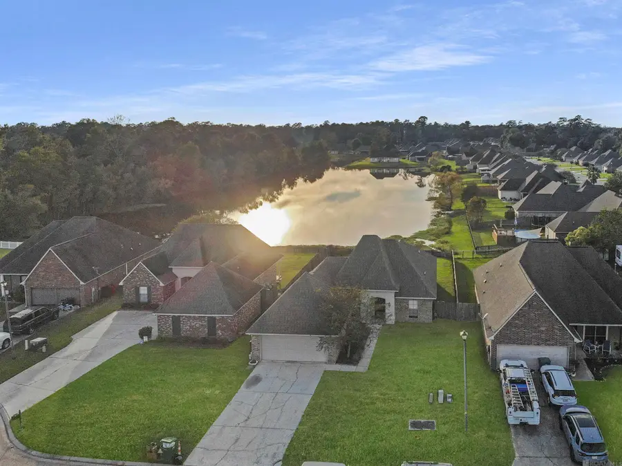 33853 Nicole Dr, Denham Springs, LA 70706 - Image #2