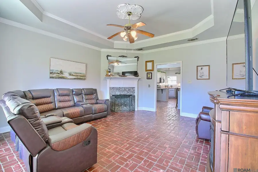 7645 Elmwood Dr, Denham Springs, LA 70706 - Image #3