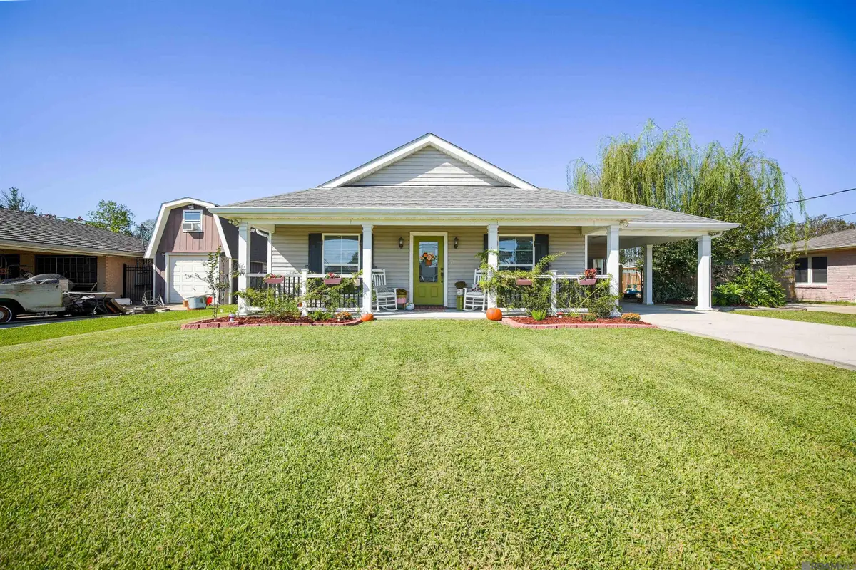 208 N Willow St, Lockport, LA 70374 - Image #1