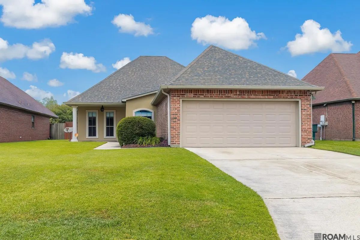 10067 Angela Dr, Denham Springs, LA 70706 - Image #1