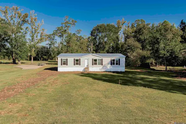 8693 Lebeau St, Livonia, LA 70755