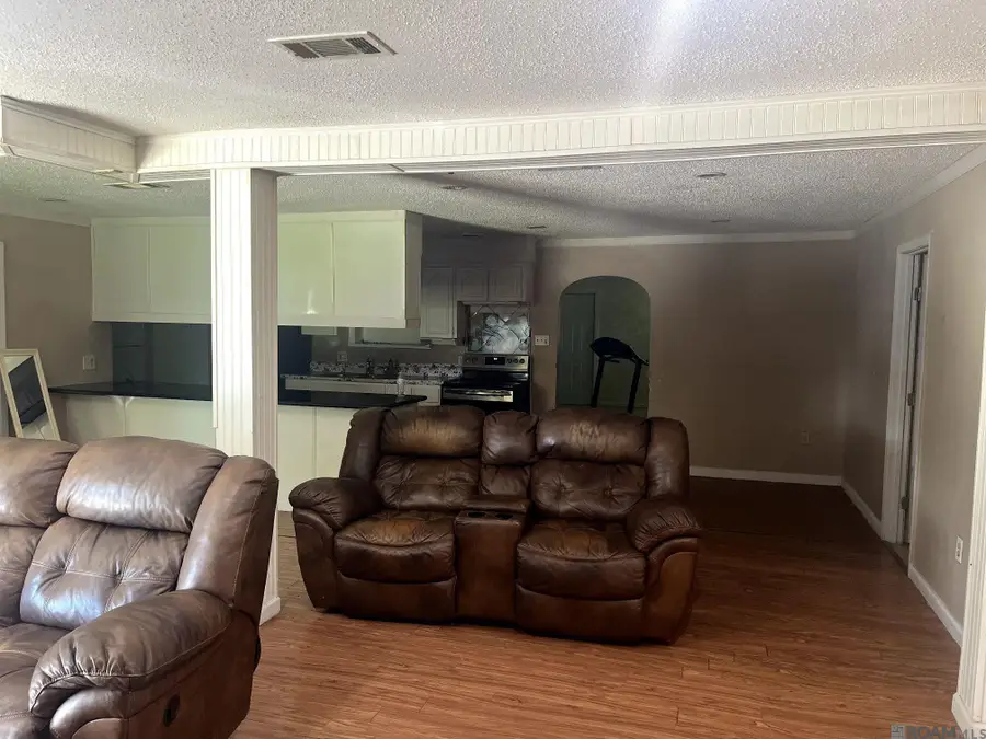 1595 Bellfort Dr, Baton Rouge, LA 70815 - Image #2