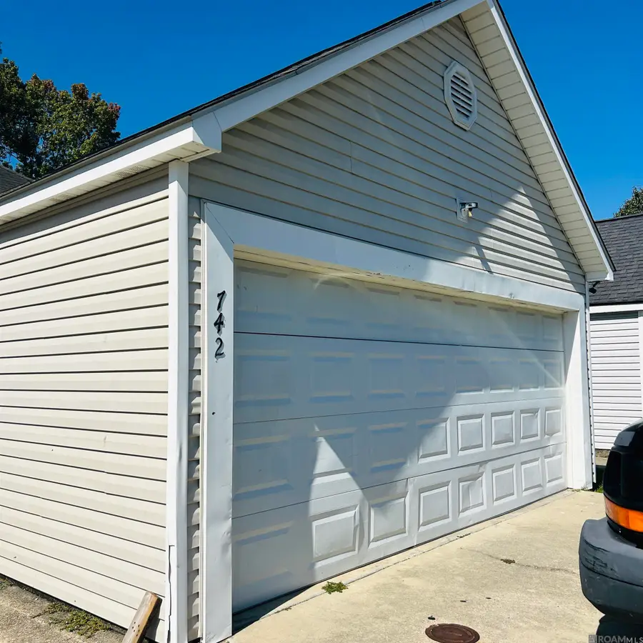 742 Hammond Manor Dr, Baton Rouge, LA 70816 - Image #2