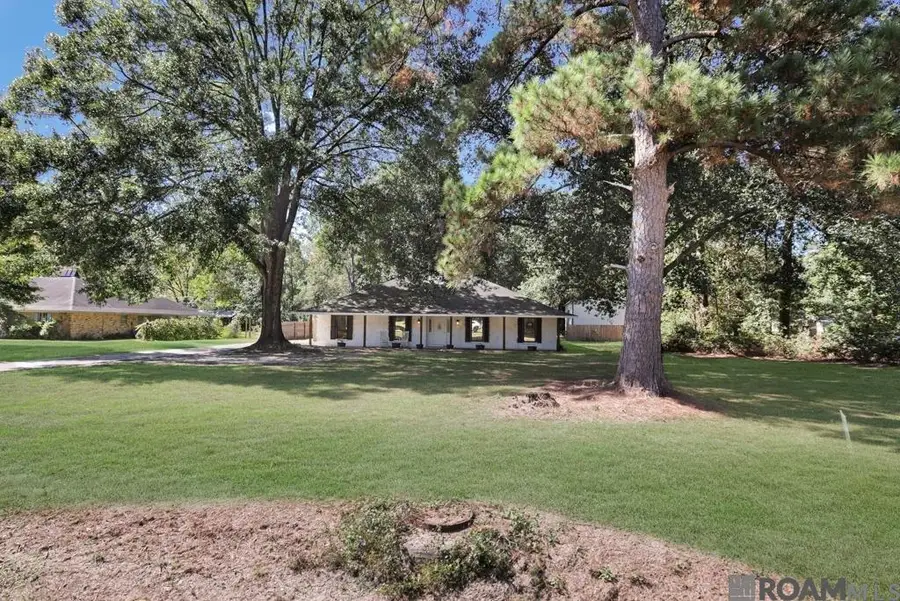 11205 Lazy Lake Dr, Baton Rouge, LA 70818 - Image #2