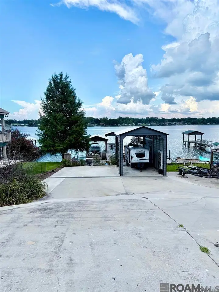 8052 False River Rd, Oscar, LA 70762 - Image #2