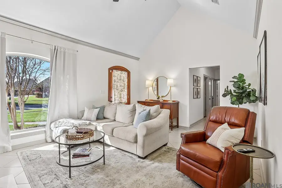 6204 Woodbend Dr, Zachary, LA 70791 - Image #2