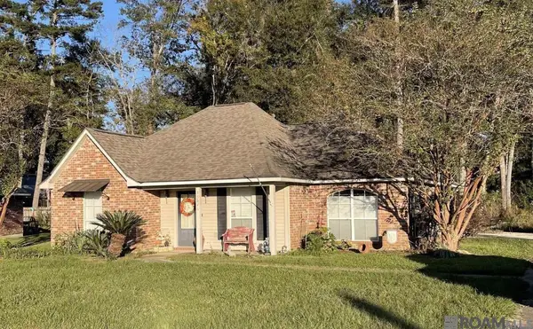 35046 Napoleon Dr, Denham Springs, LA 70706