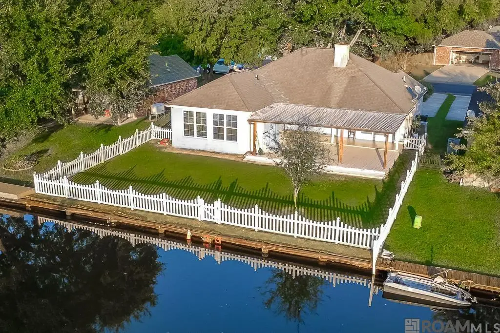 18733 W Lake Terrace Dr, Baton Rouge, LA 70817 - Image #1