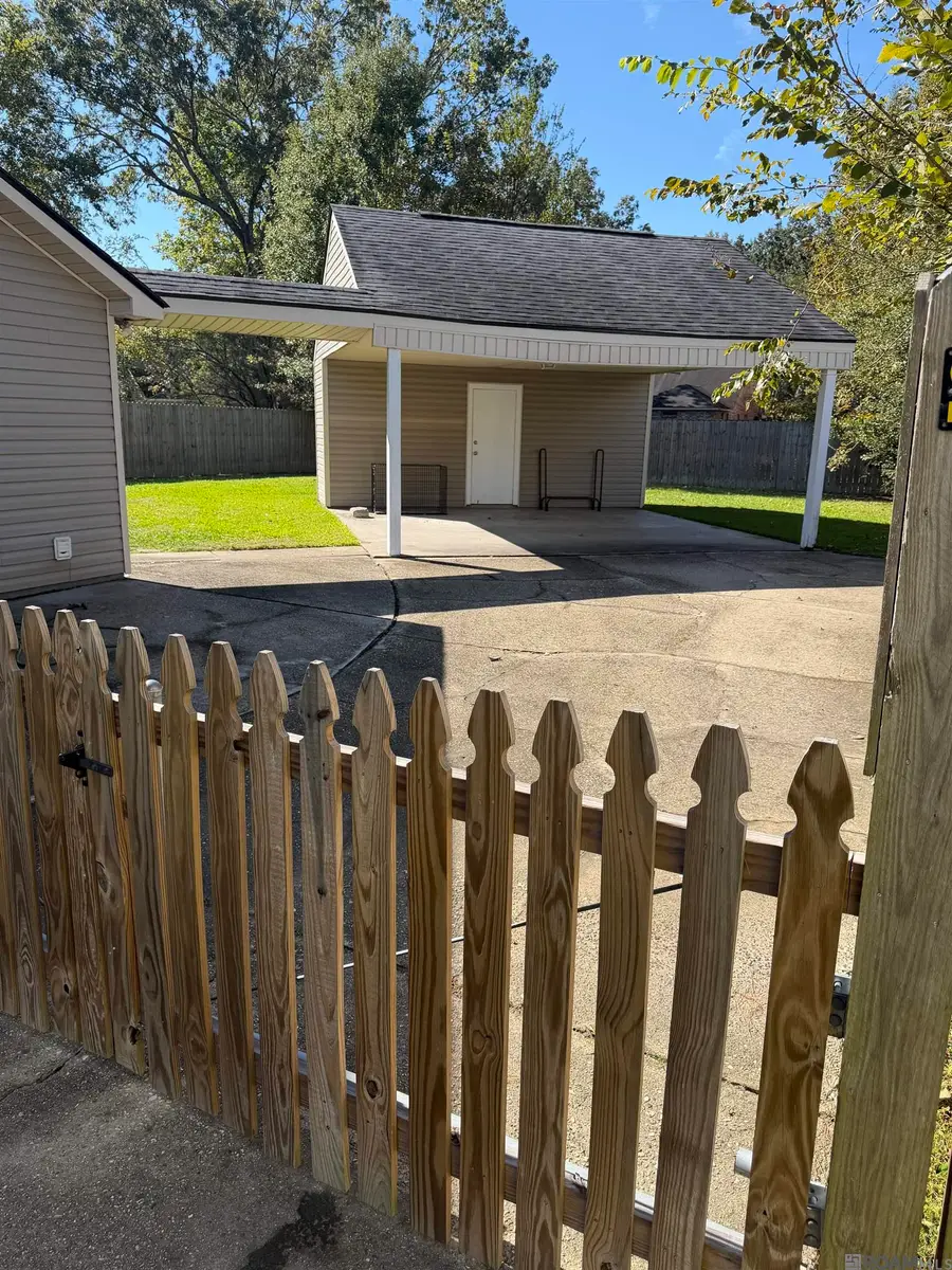 7824 Chairman Ave, Baton Rouge, LA 70817 - Image #2