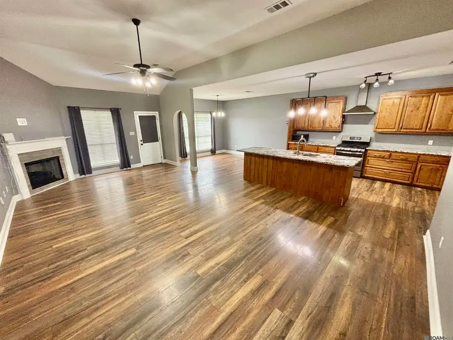 23776 Sandalwood Dr, Denham Springs, LA 70726 - Image #2