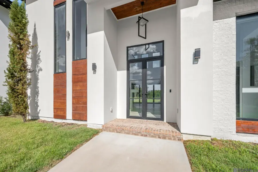 9825 Fawn View Dr, Baton Rouge, LA 70817 - Image #2