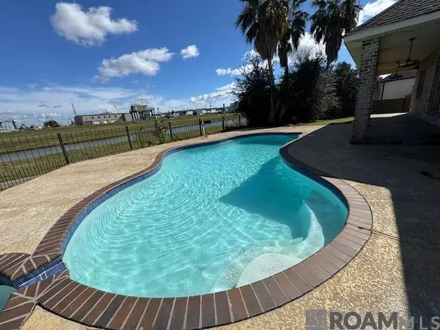 1951 E Squirewood Dr, Harvey, LA 70058 - Image #2