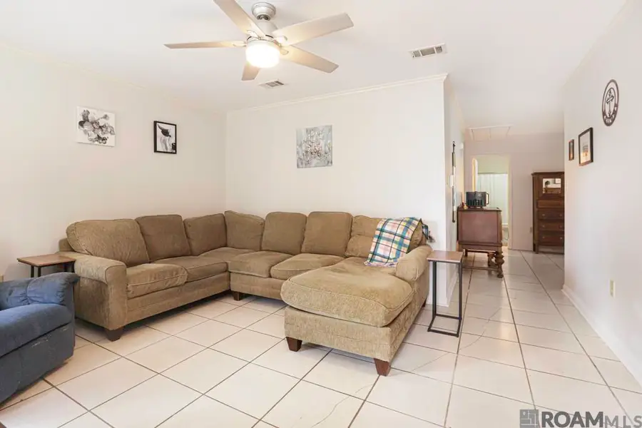 1036 N Sears Ave, Gonzales, LA 70737 - Image #2