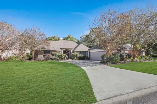 5741 Lake Shadow Dr, Baton Rouge, LA 70817