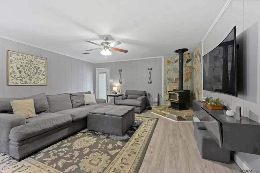 5624 Deanne Marie Dr, Zachary, LA 70791 - Image #2