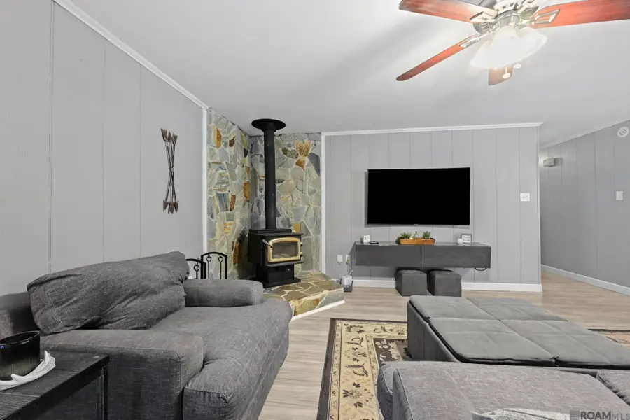 5624 Deanne Marie Dr, Zachary, LA 70791 - Image #3