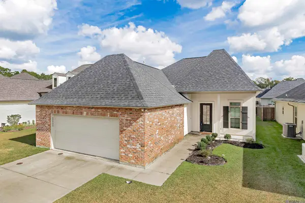 28048 Memorial Ln, Denham Springs, LA 70726