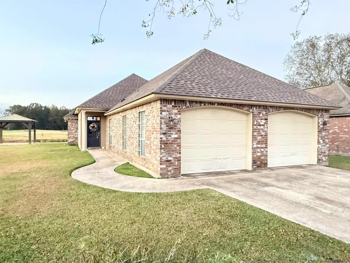 22747 Beaver Cove Ct, Zachary, LA 70791 - Image #1