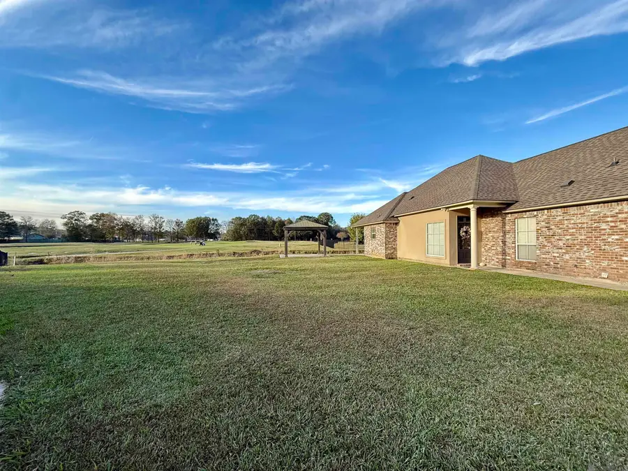 22747 Beaver Cove Ct, Zachary, LA 70791 - Image #2