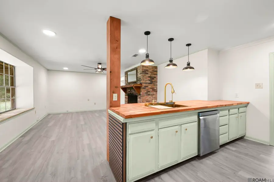 9556 Fairway Dr, Denham Springs, LA 70726 - Image #3