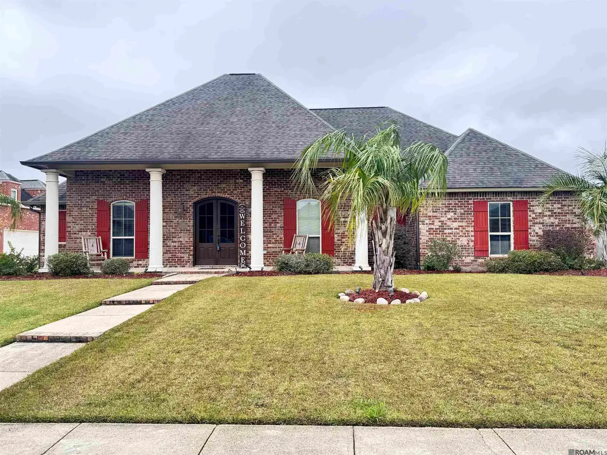 6549 Clark Plantation Dr, Gonzales, LA 70737 - Image #1