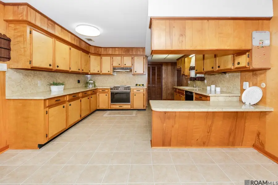 823 Oaks Dr, Port Allen, LA 70767 - Image #3