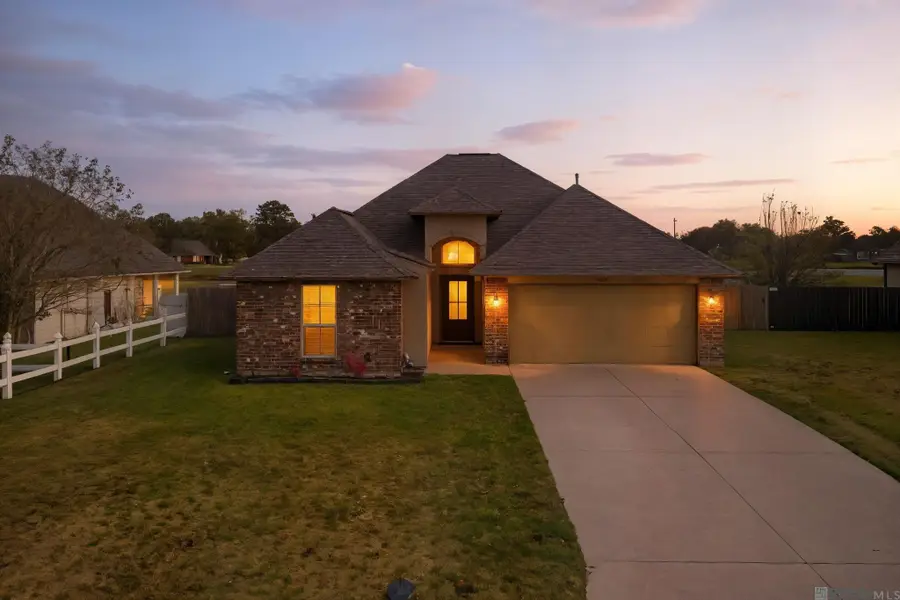 41481 Hearthstone Ave, Prairieville, LA 70769 - Image #2