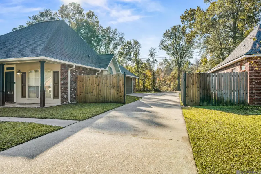 8114 Versailles Dr, Denham Springs, LA 70706 - Image #2