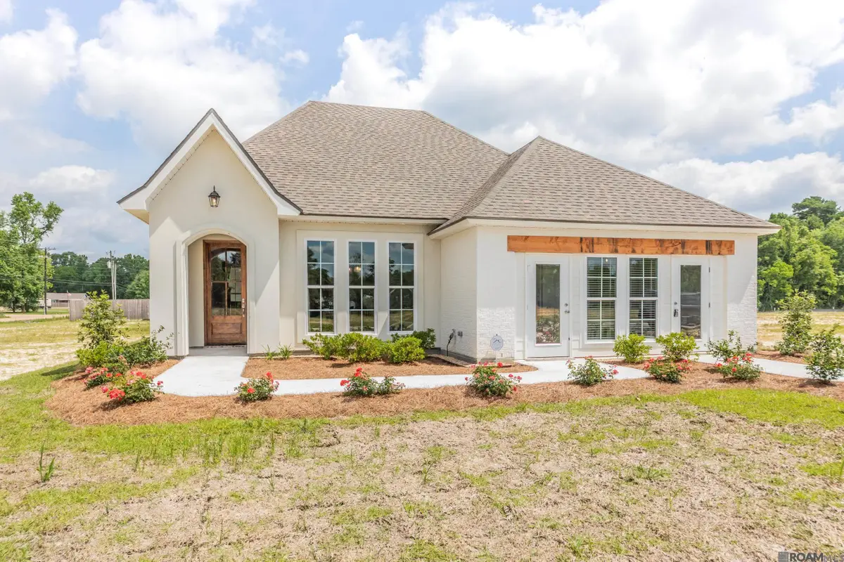 10408 Highland Lakes Dr, Denham Springs, LA 70726 - Image #1