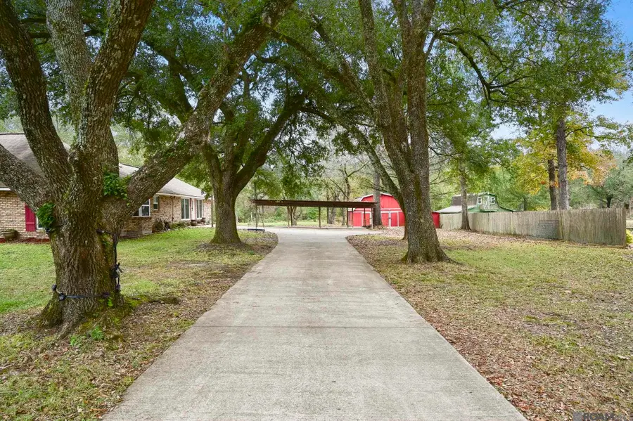 9310 Shady Bluff Dr, Central, LA 70818 - Image #2