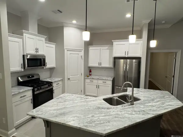 10606 Highland Lakes Dr, Denham Springs, LA 70726