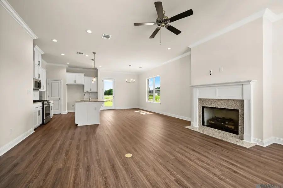 10440 Highcrest Dr, Denham Springs, LA 70706 - Image #3