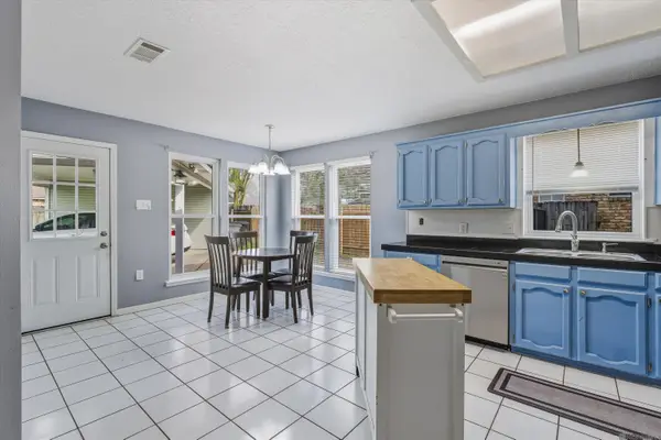 4445 Country Hill Dr, Baton Rouge, LA 70816